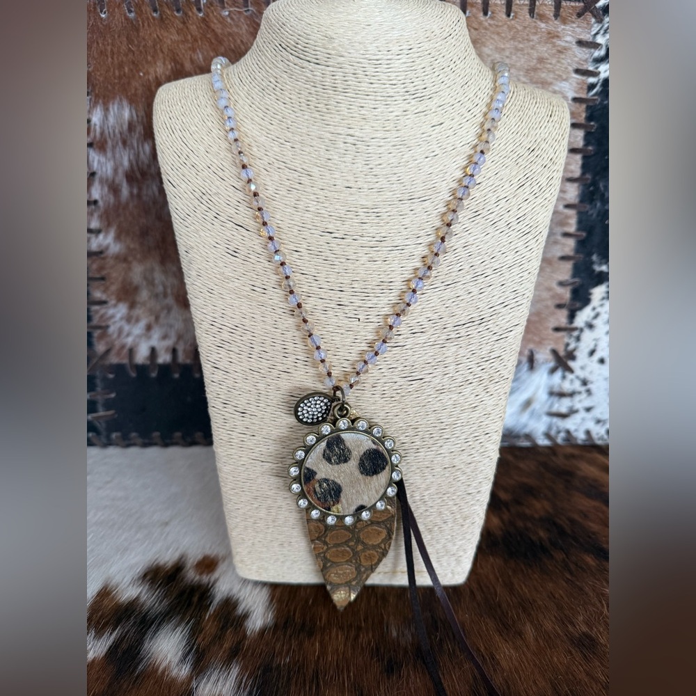 NWOT Keep It Gypsy SHIMMER BEADS Rhinestone Charm Cowhide Leather Necklace